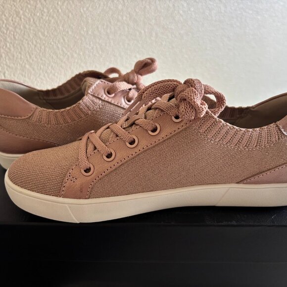 Naturalizer Morrison 5 Sneakers in Chai - Picture 6 of 10